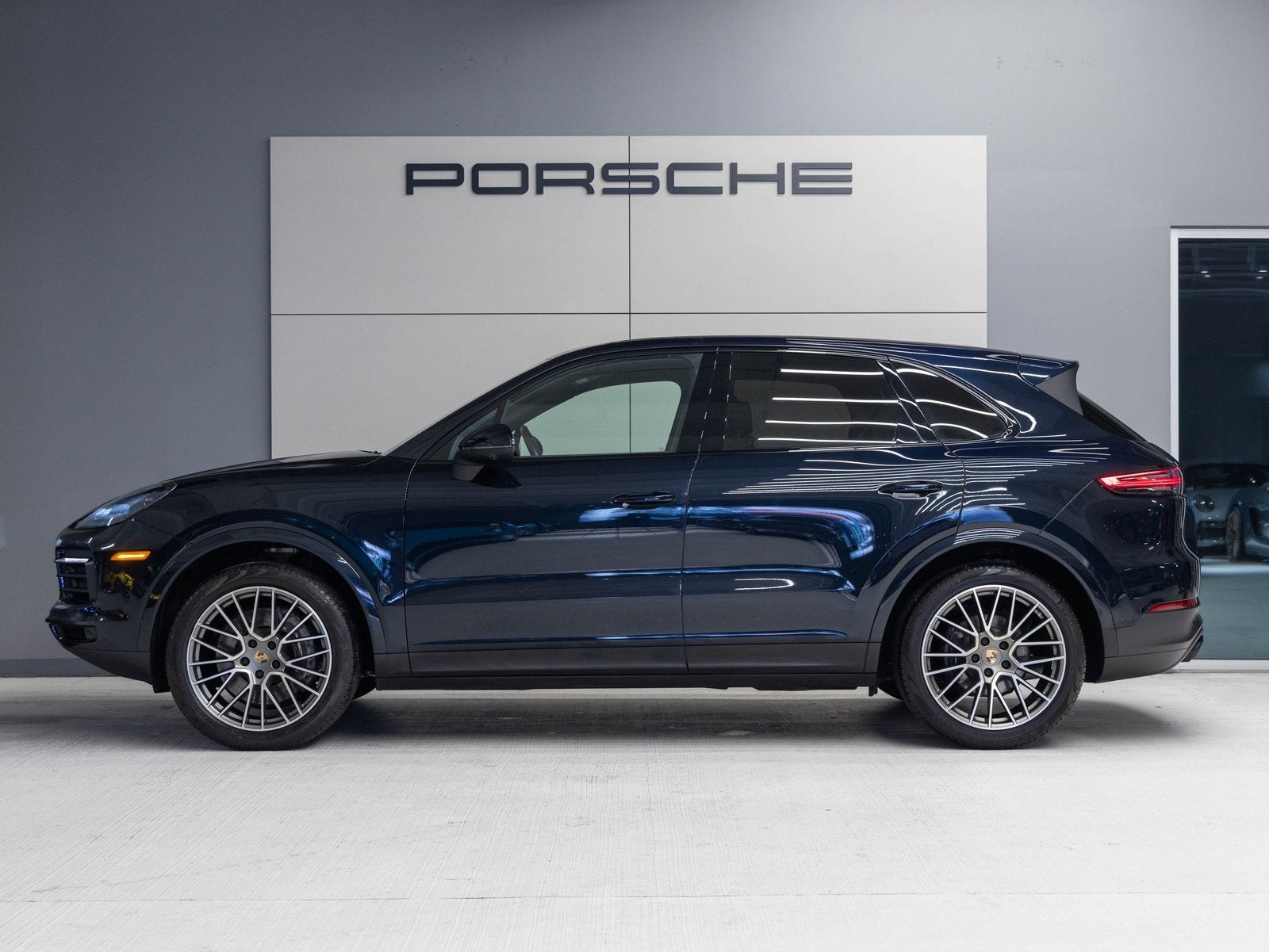 2023 Porsche Cayenne Cayenne Platinum Edition (MY23)