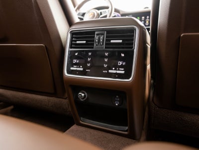 2023 Porsche Cayenne Cayenne Platinum Edition (MY23)