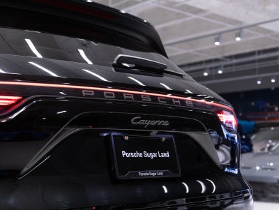 2022 Porsche Cayenne Cayenne Platinum Edition (MY22)