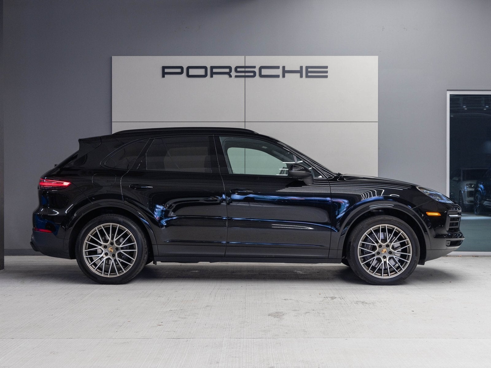 2022 Porsche Cayenne Cayenne Platinum Edition (MY22)