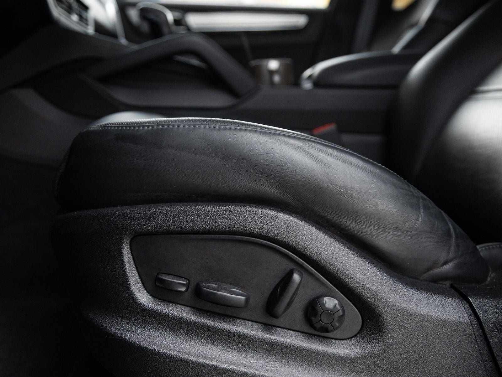 2023 Porsche Cayenne Cayenne Platinum Edition (MY23)