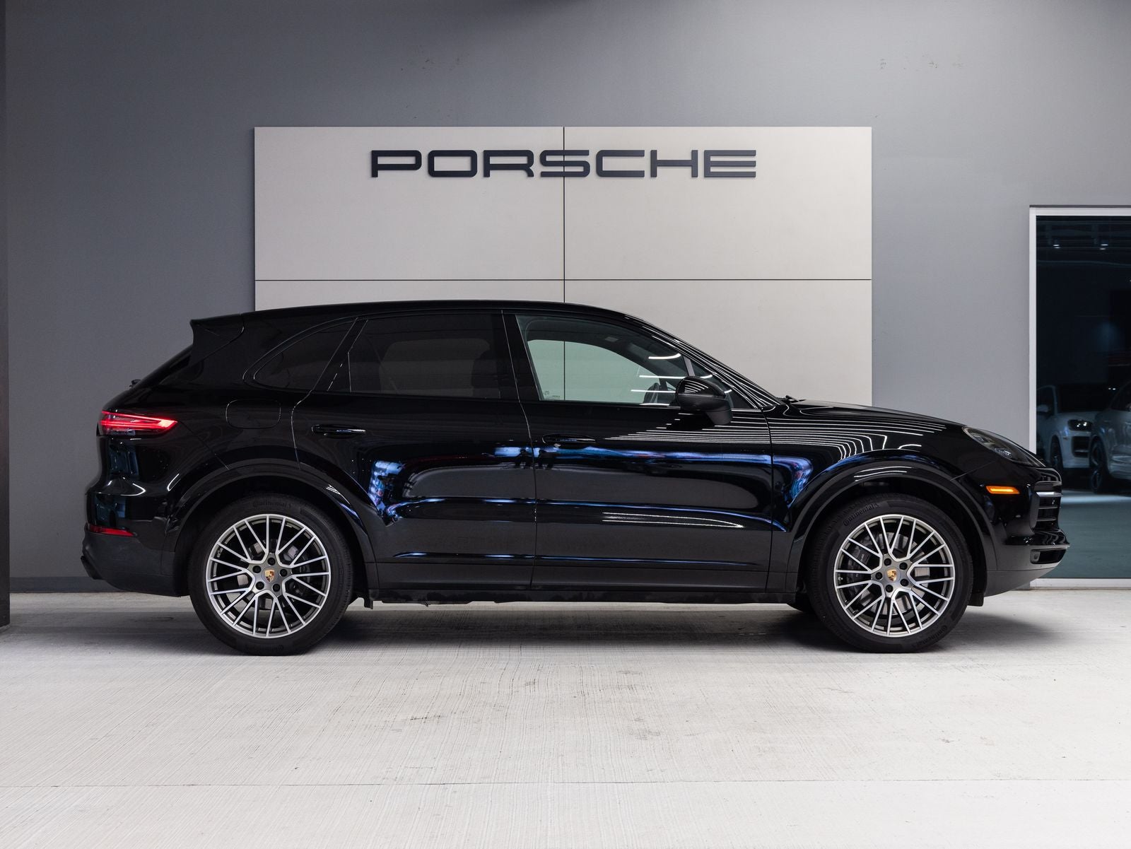2023 Porsche Cayenne Cayenne Platinum Edition (MY23)