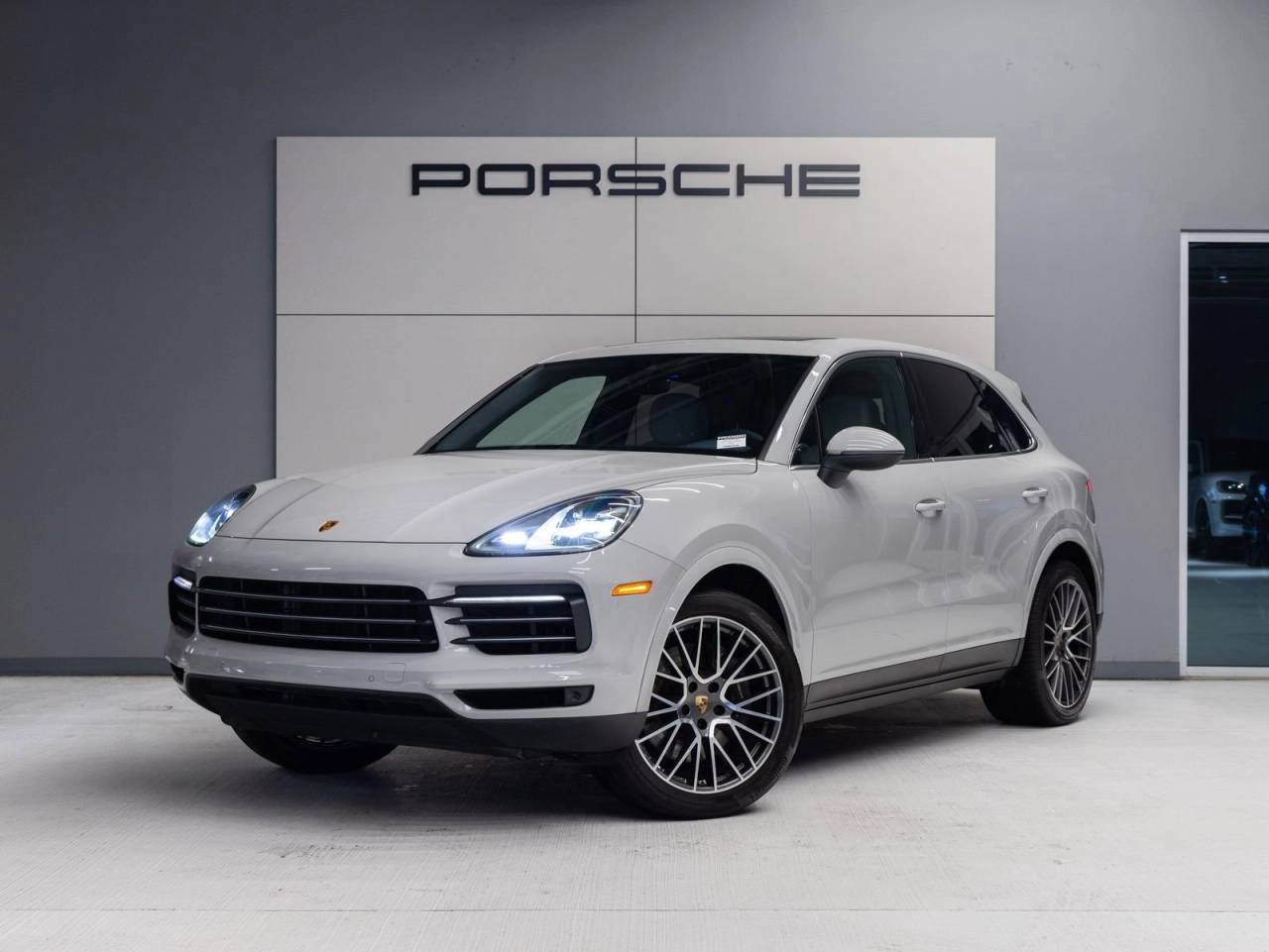 2023 Porsche Cayenne Platinum Edition's photo
