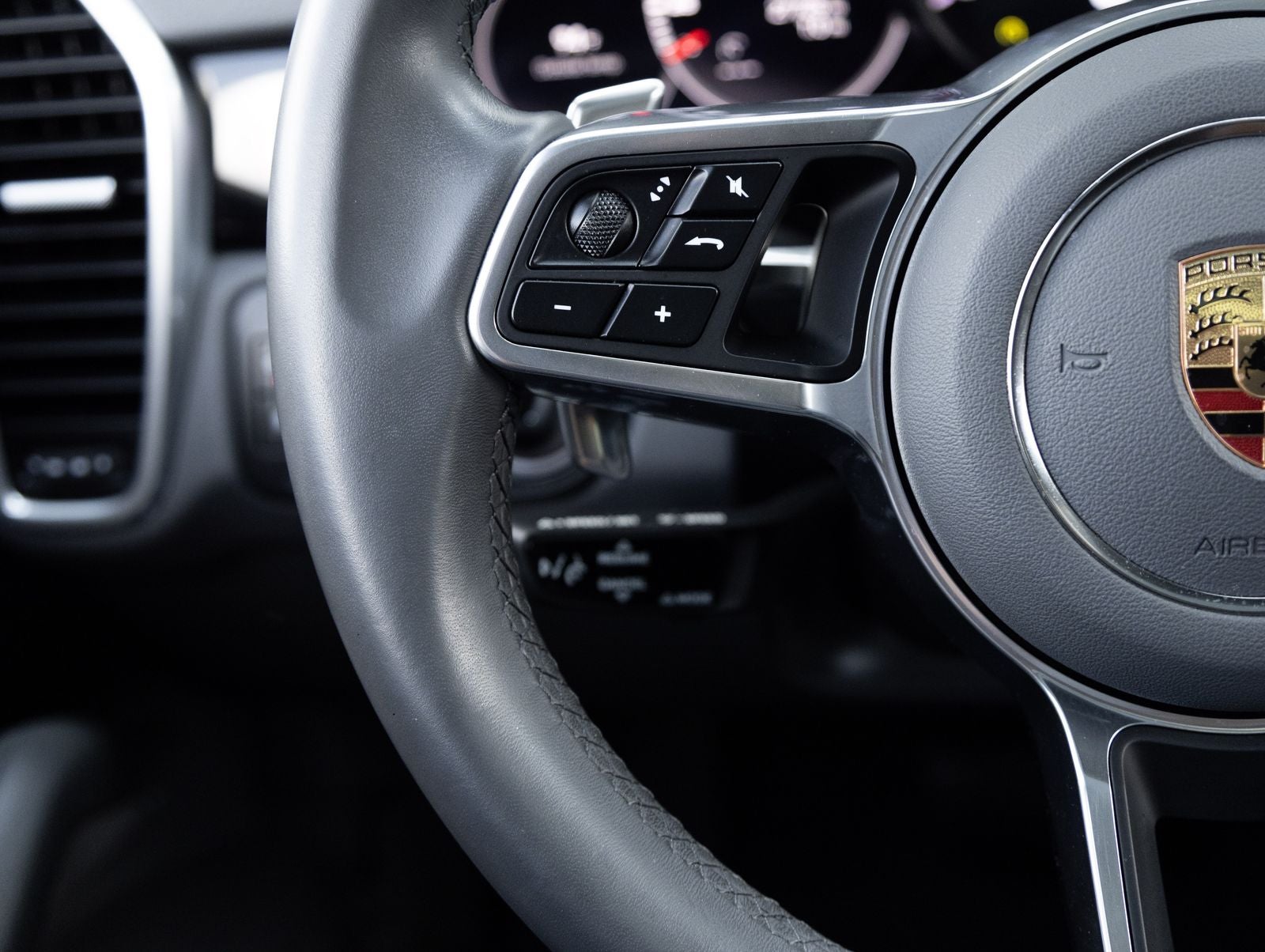 2023 Porsche Cayenne Cayenne Platinum Edition (MY23)