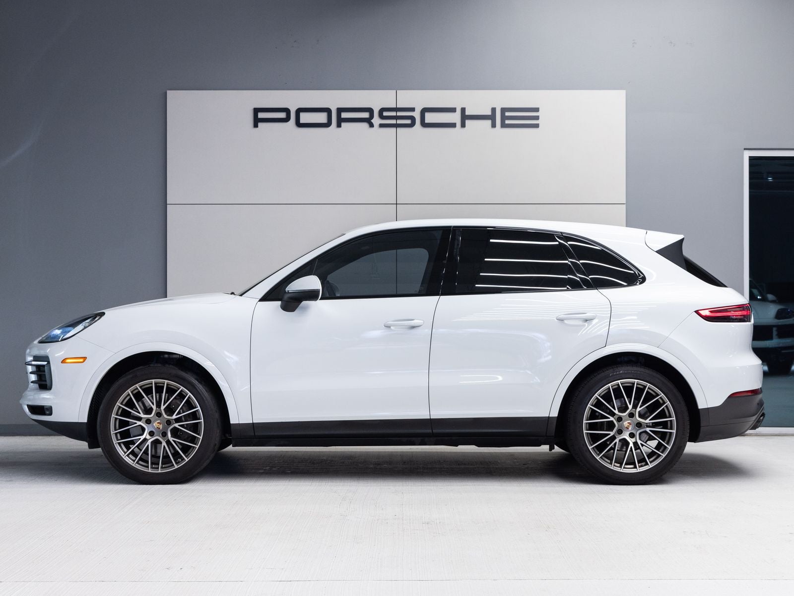 2023 Porsche Cayenne Cayenne Platinum Edition (MY23)