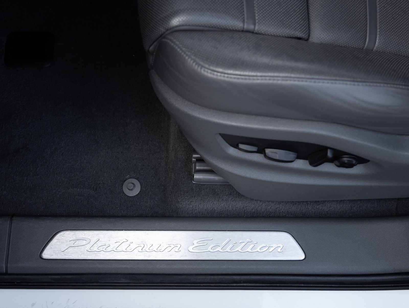2023 Porsche Cayenne Cayenne Platinum Edition (MY23)