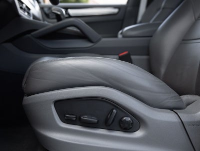 2023 Porsche Cayenne Cayenne Platinum Edition (MY23)