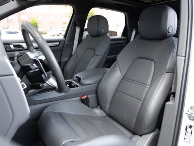 2023 Porsche Cayenne Cayenne Platinum Edition (MY23)