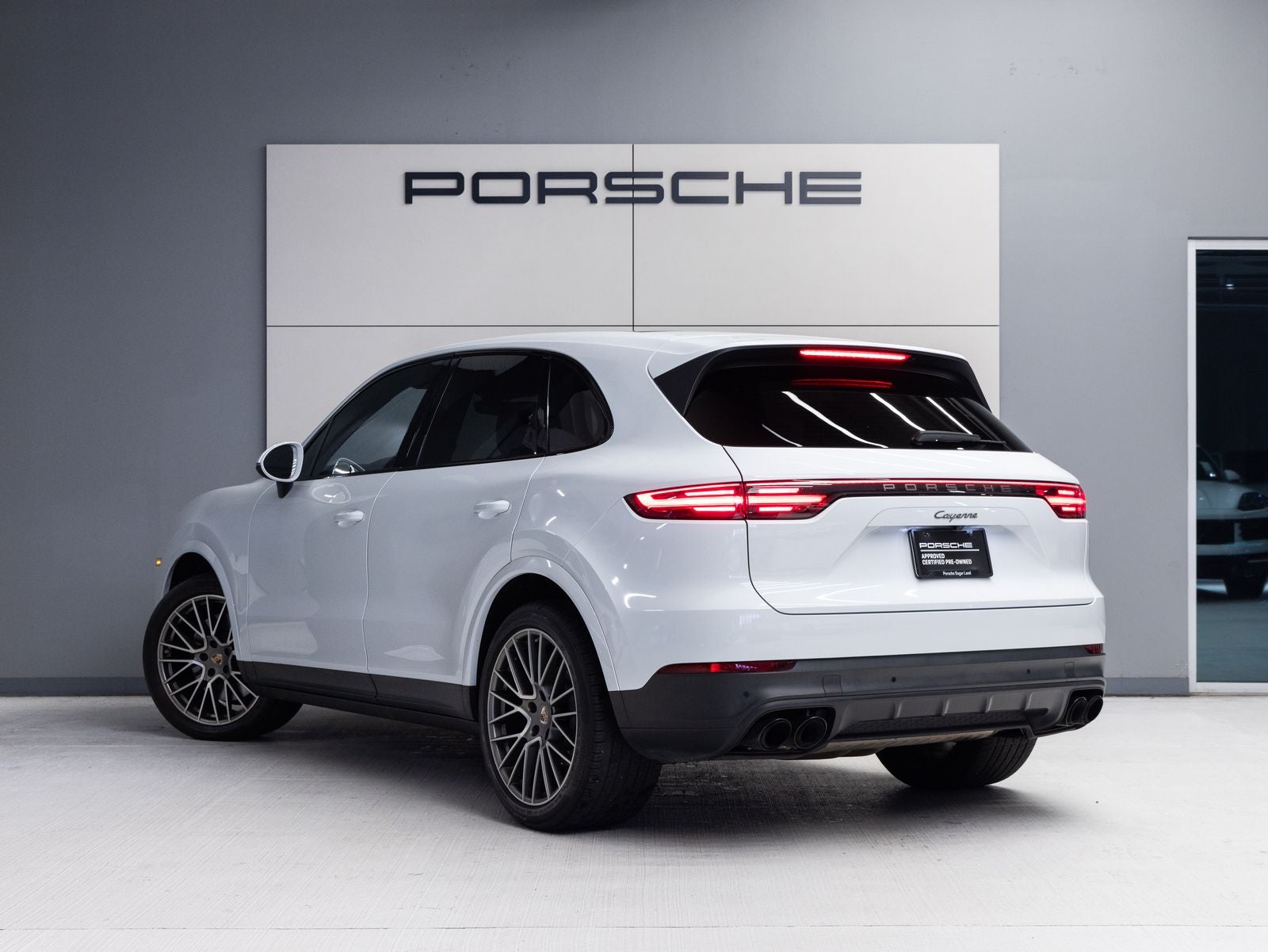 2023 Porsche Cayenne Cayenne Platinum Edition (MY23)