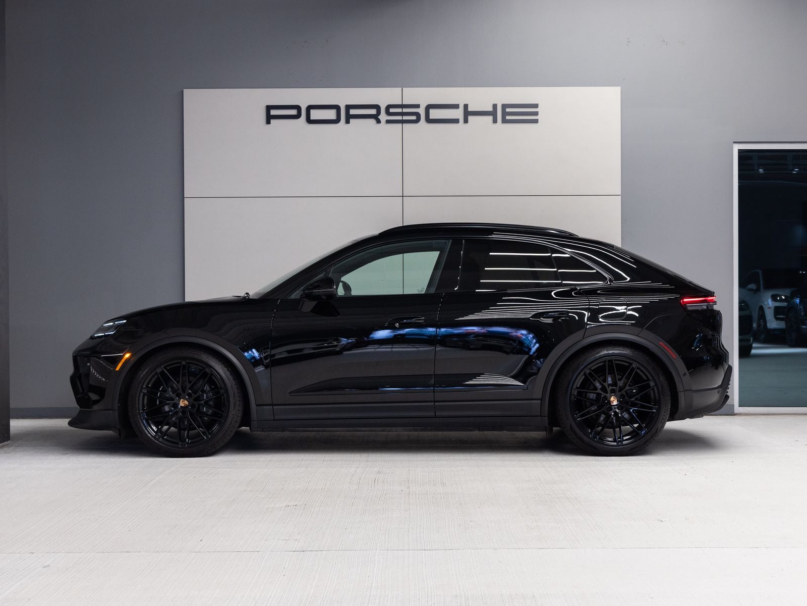 Certified 2025 Porsche Macan Base with VIN WP1AA2XA0SL002355 for sale in Sugar Land, TX