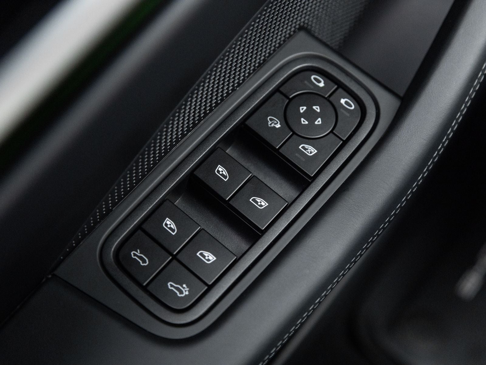 2025 Porsche Macan 4 Electric