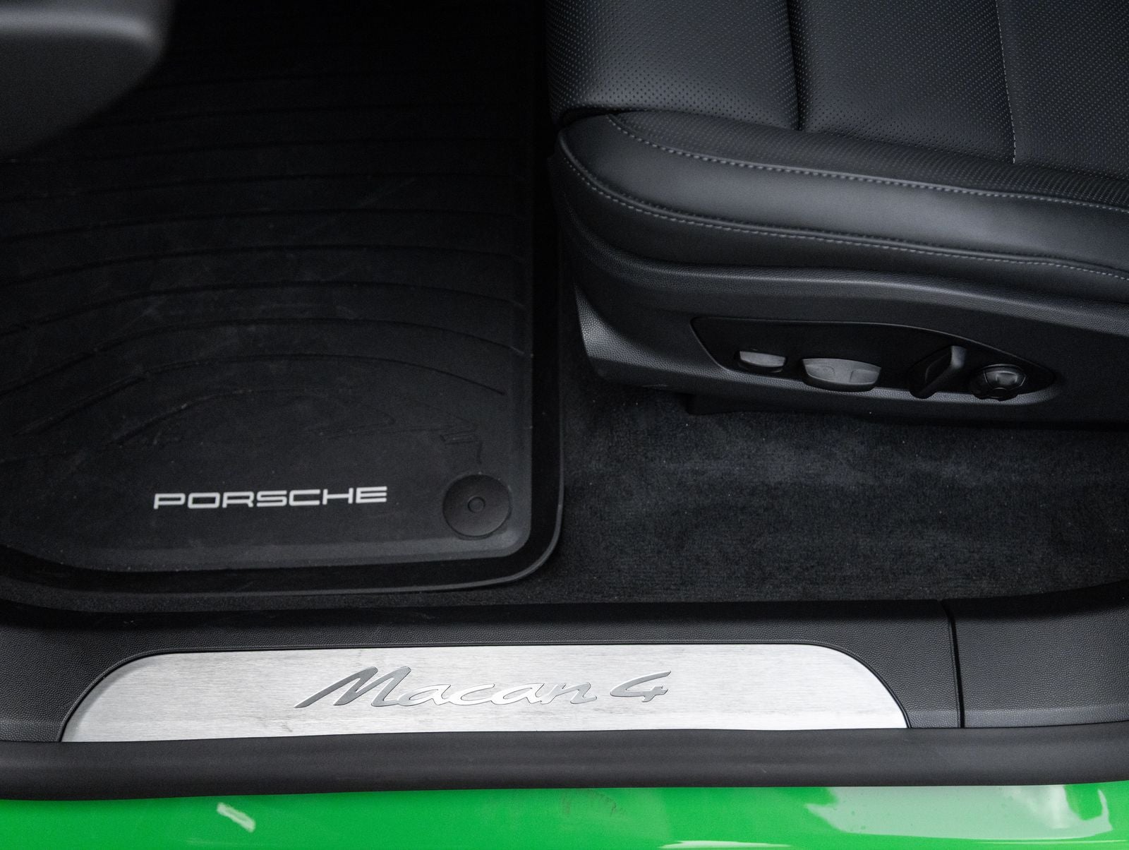 2025 Porsche Macan 4 Electric