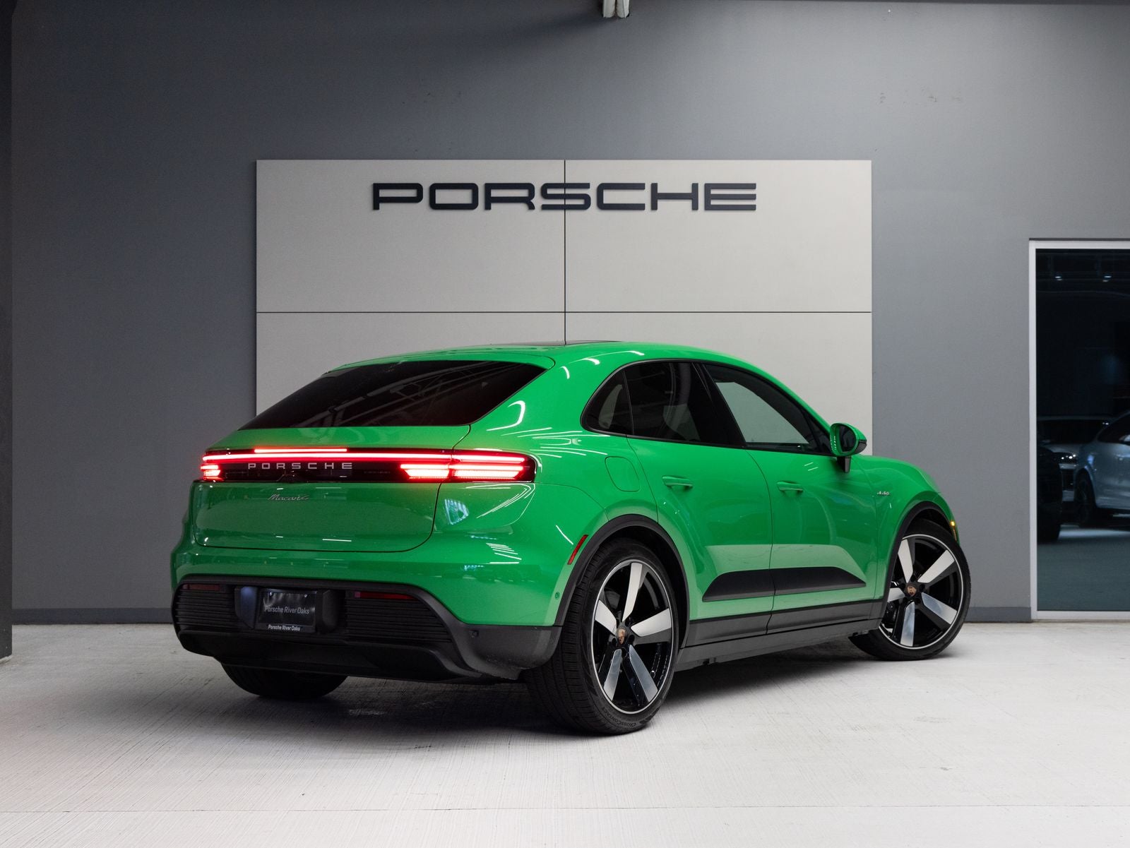 2025 Porsche Macan 4 Electric