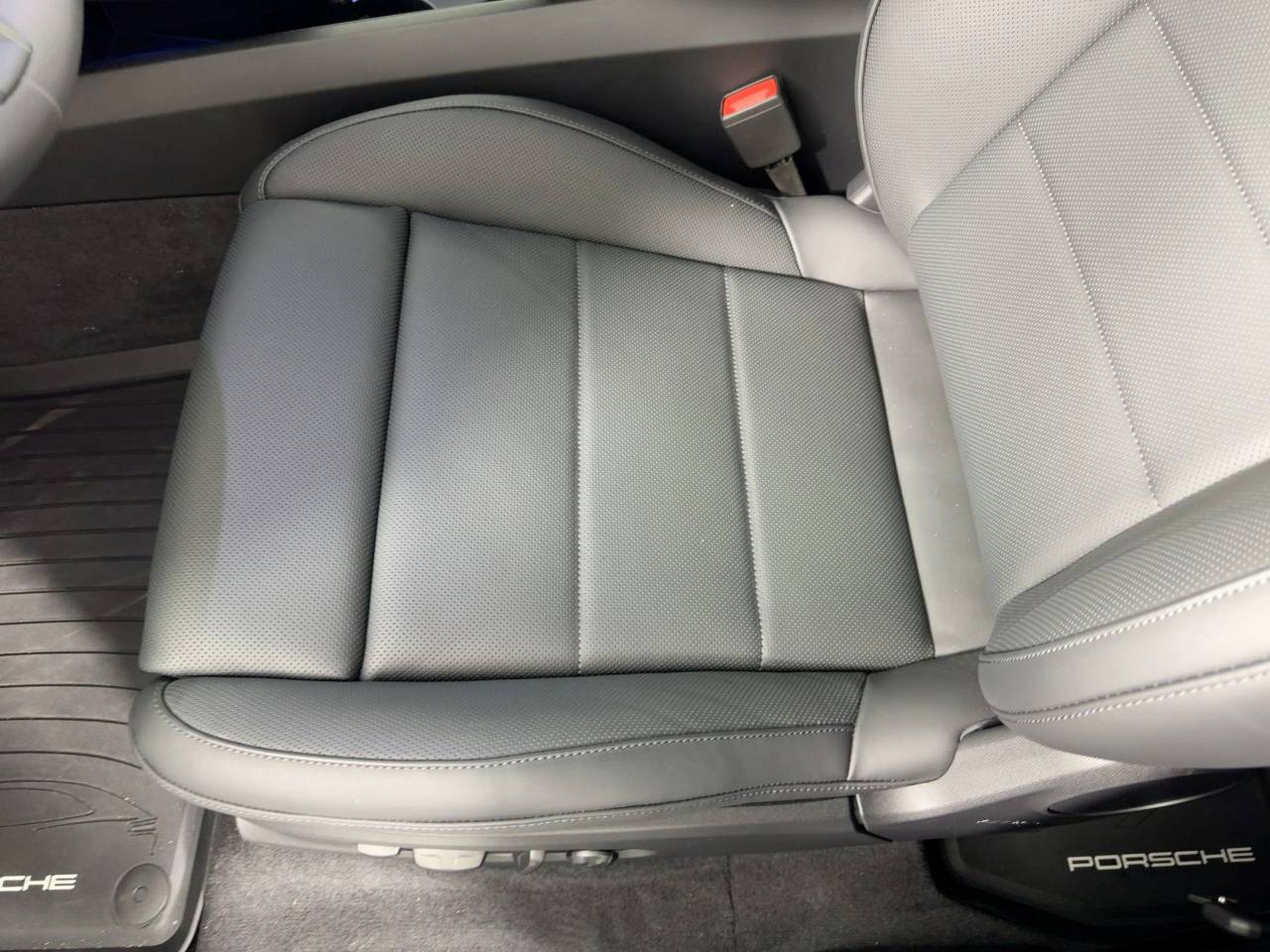 2025 Porsche Macan 4 Electric