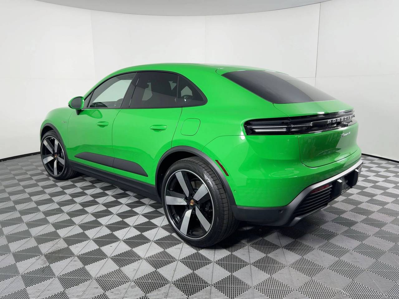 2025 Porsche Macan 4 Electric