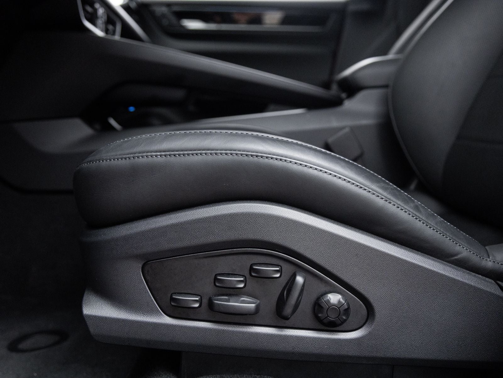 2025 Porsche Macan 4 Electric