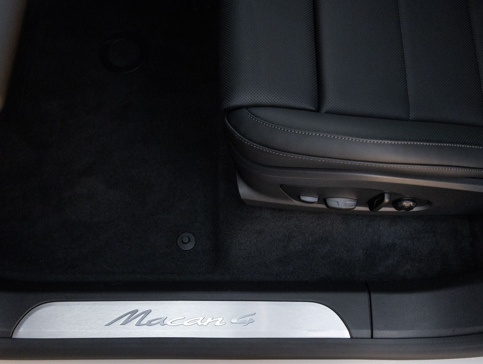 2026 Porsche Macan 4 Electric