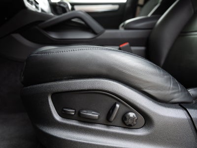 2023 Porsche Cayenne Cayenne S Platinum Edition
