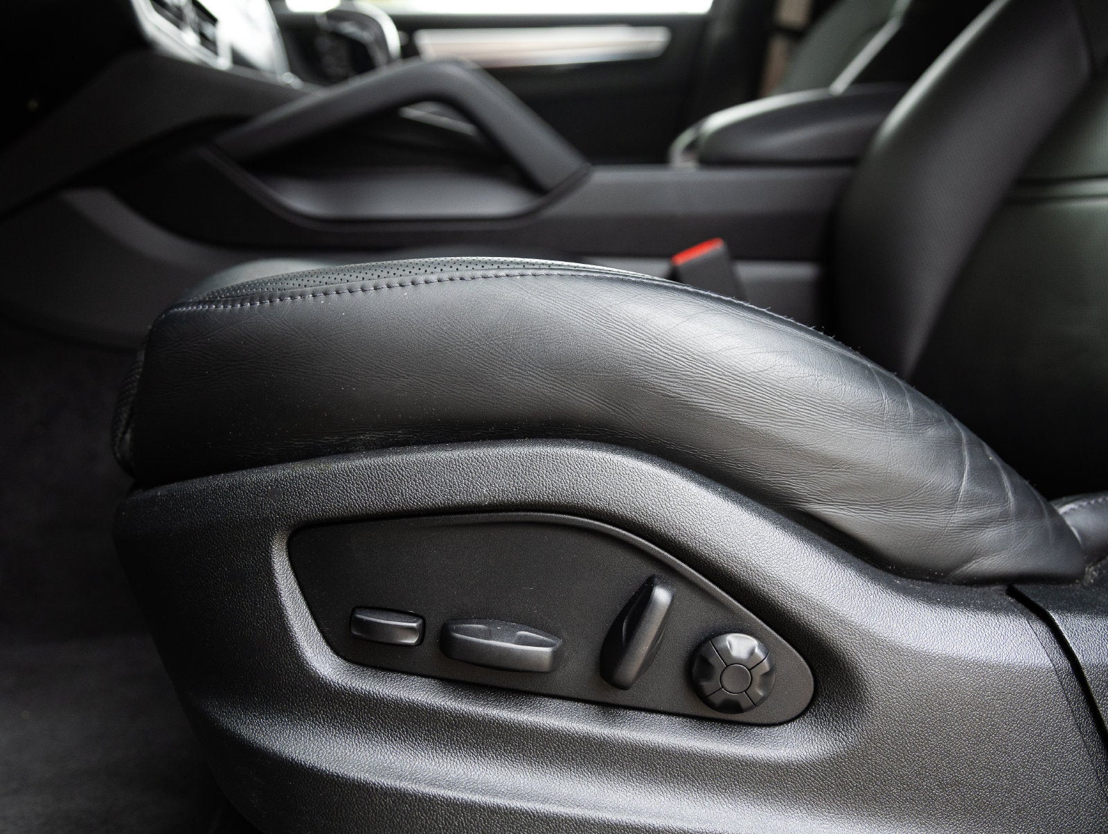 2023 Porsche Cayenne Cayenne S Platinum Edition