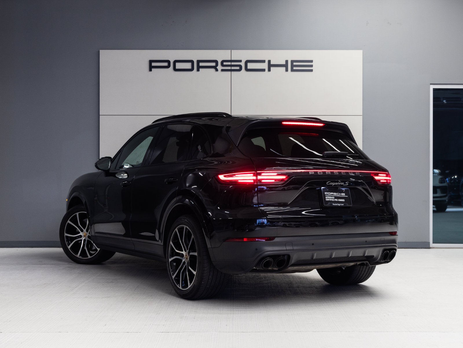 2023 Porsche Cayenne Cayenne S Platinum Edition