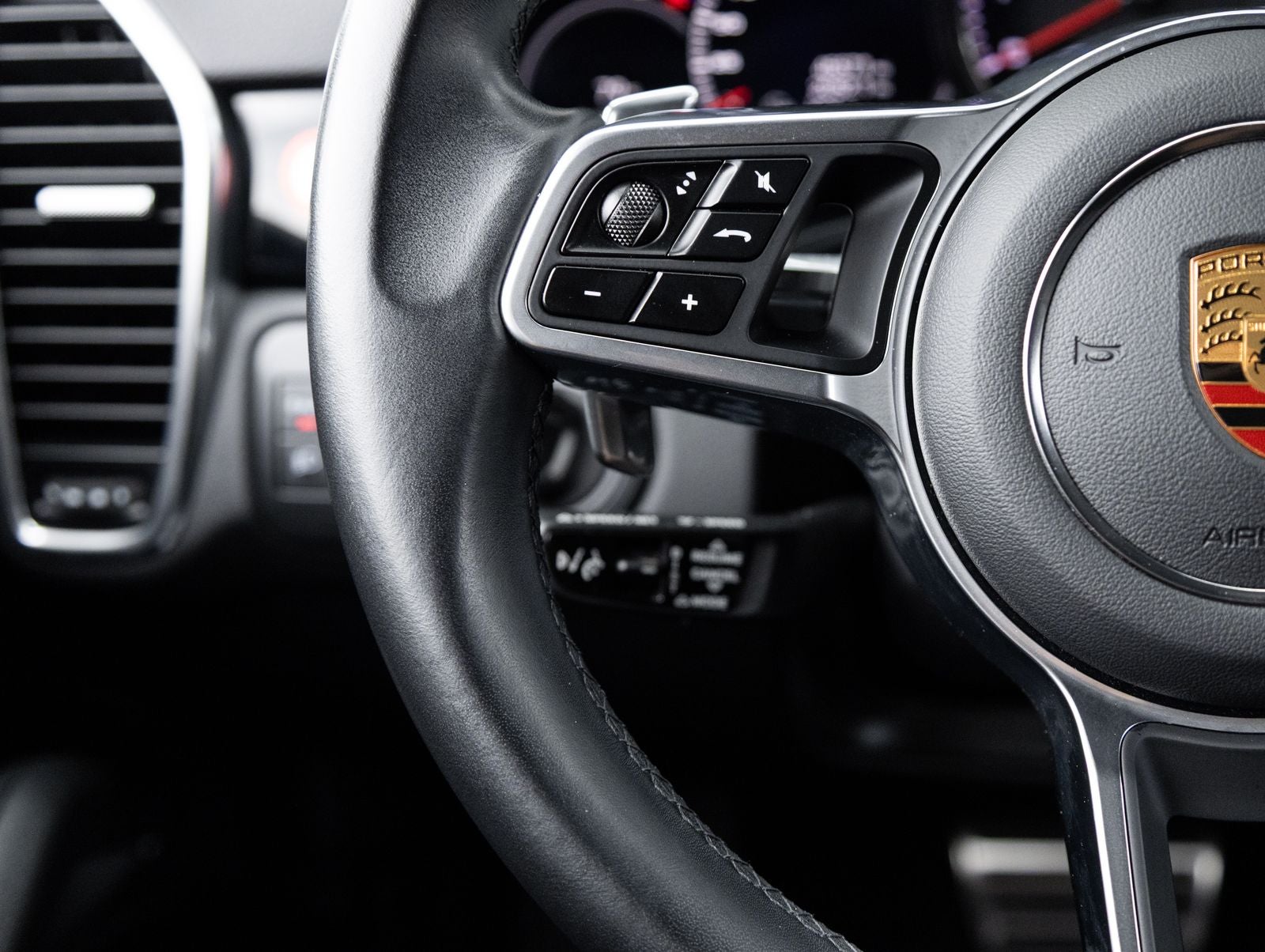 2023 Porsche Cayenne S Platinum Edition