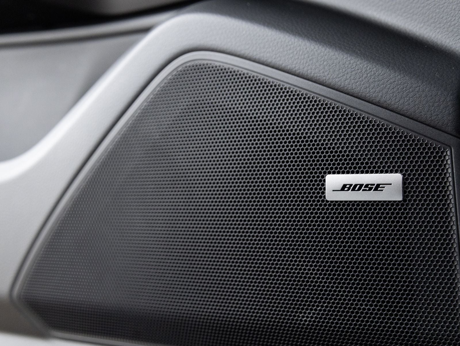 2023 Porsche Cayenne S Platinum Edition