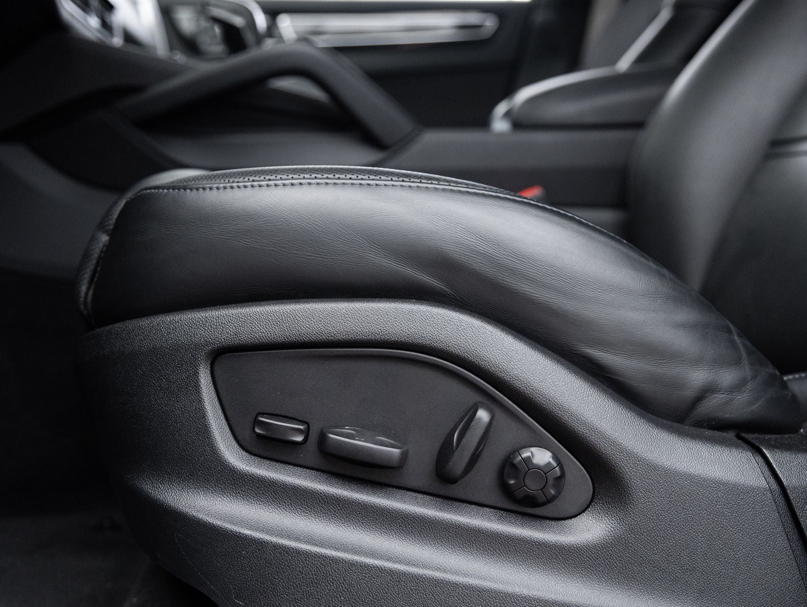 2023 Porsche Cayenne S Platinum Edition