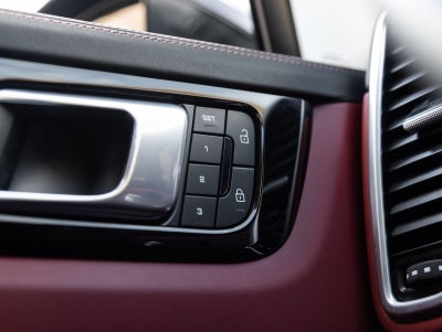 2023 Porsche Cayenne S Platinum Edition