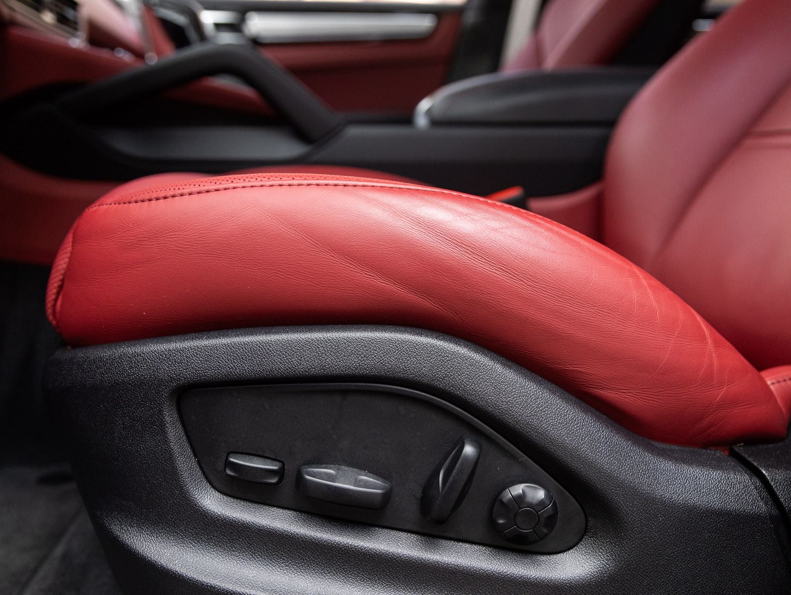 2023 Porsche Cayenne S Platinum Edition