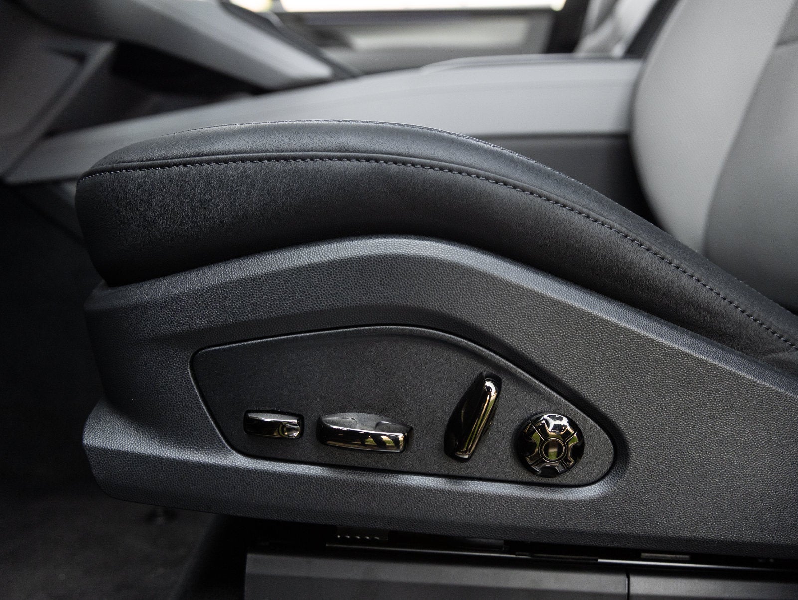 2026 Porsche Cayenne Cayenne S Electric