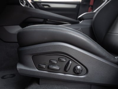 2025 Porsche Macan Turbo Electric