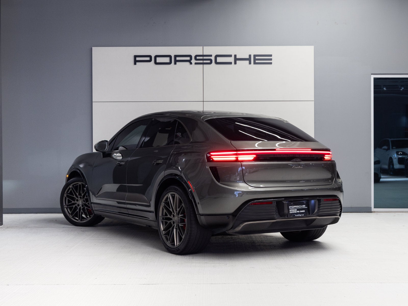 2024 Porsche Macan Macan Turbo