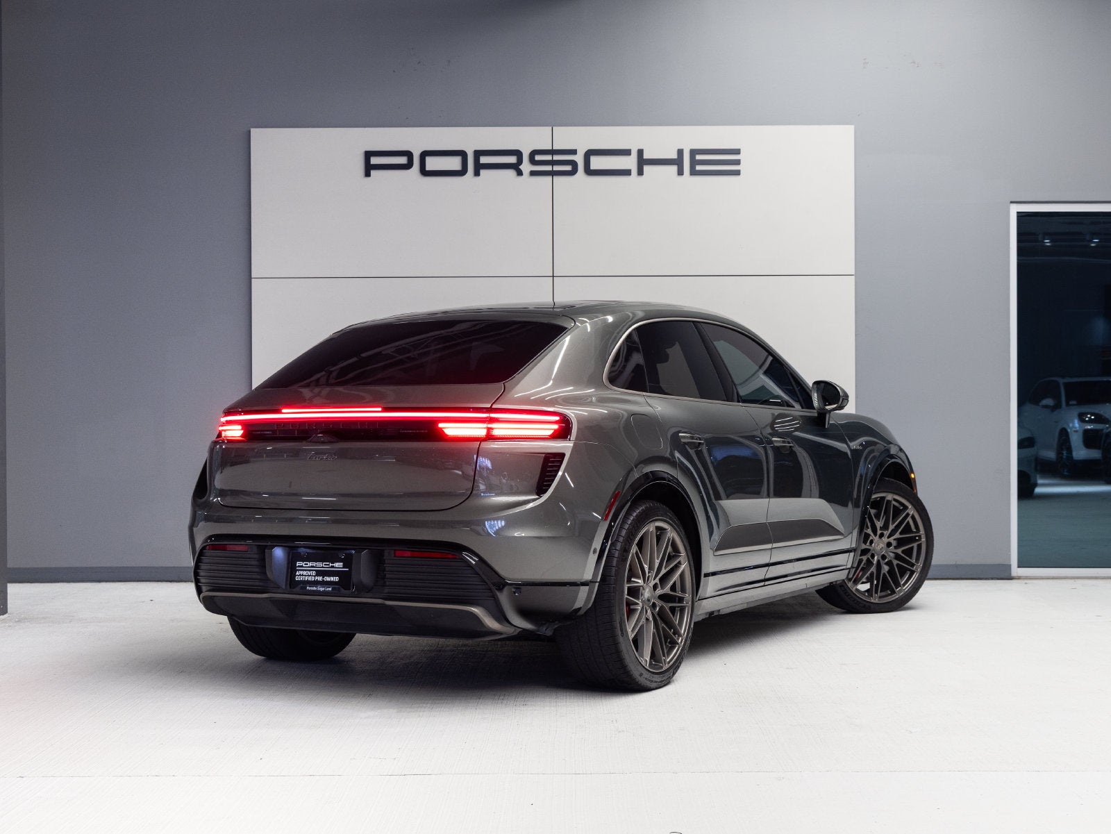 2024 Porsche Macan Macan Turbo