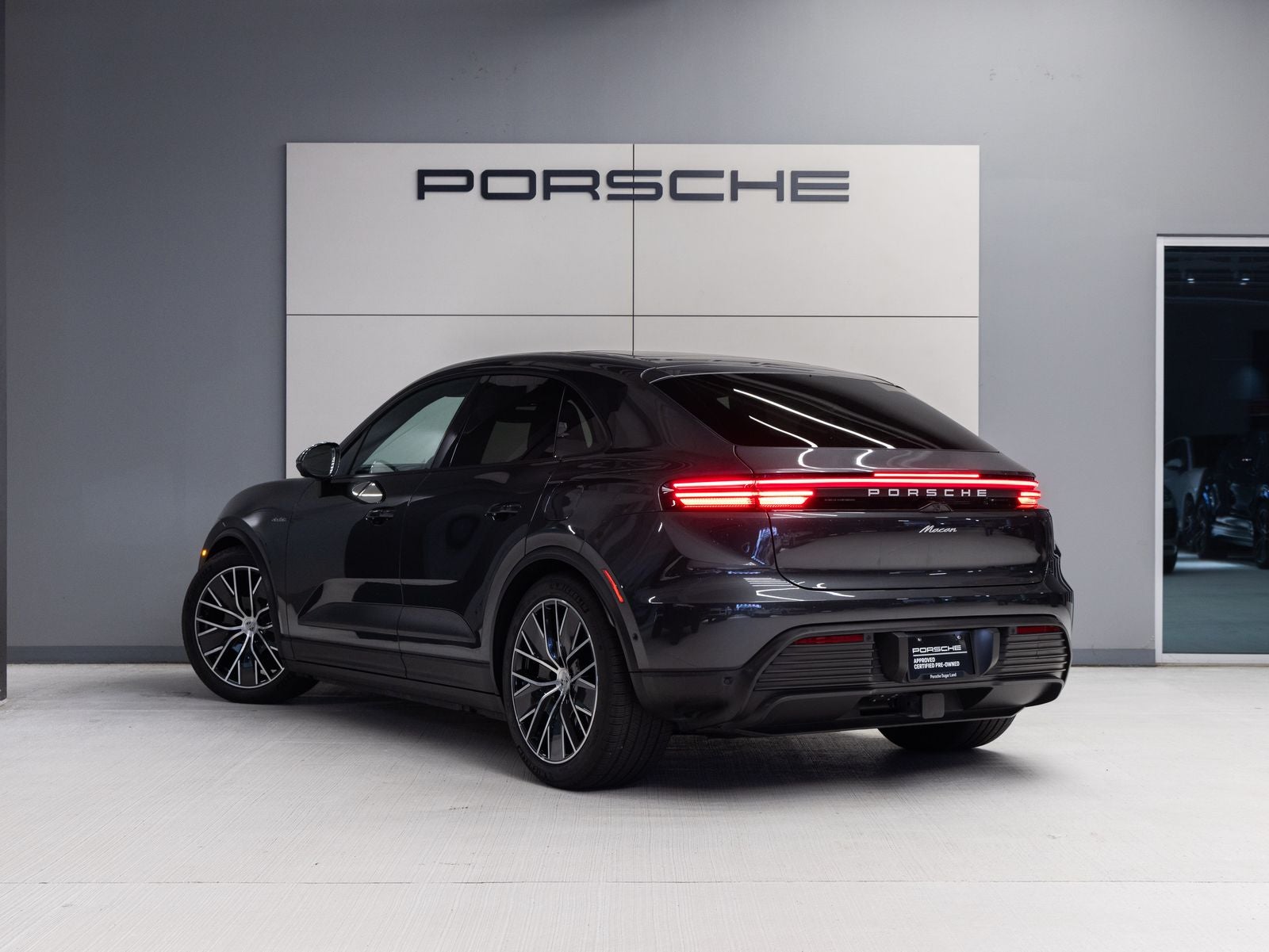 2025 Porsche Macan Macan Electric