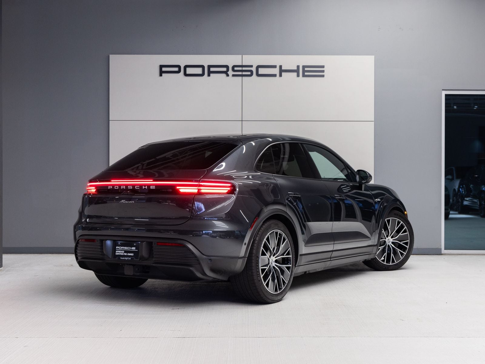 2025 Porsche Macan Macan Electric