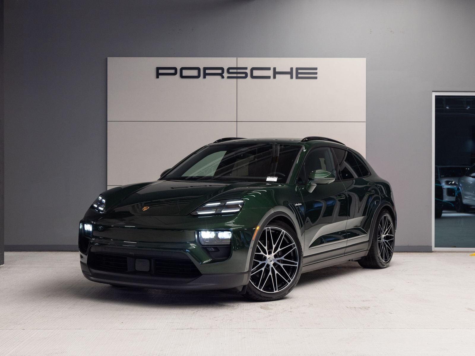 2025 Porsche Macan Base
