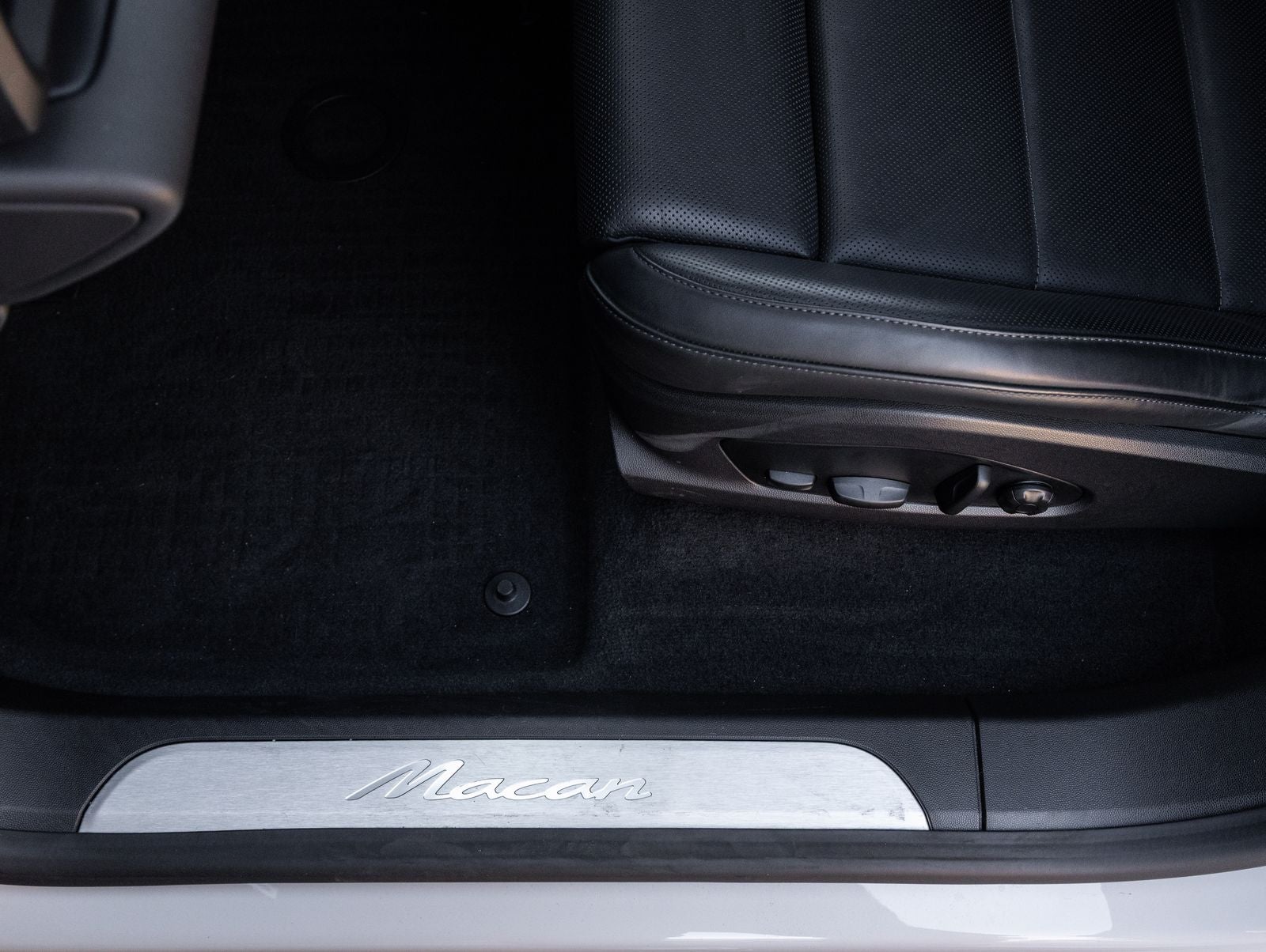 2025 Porsche Macan Electric