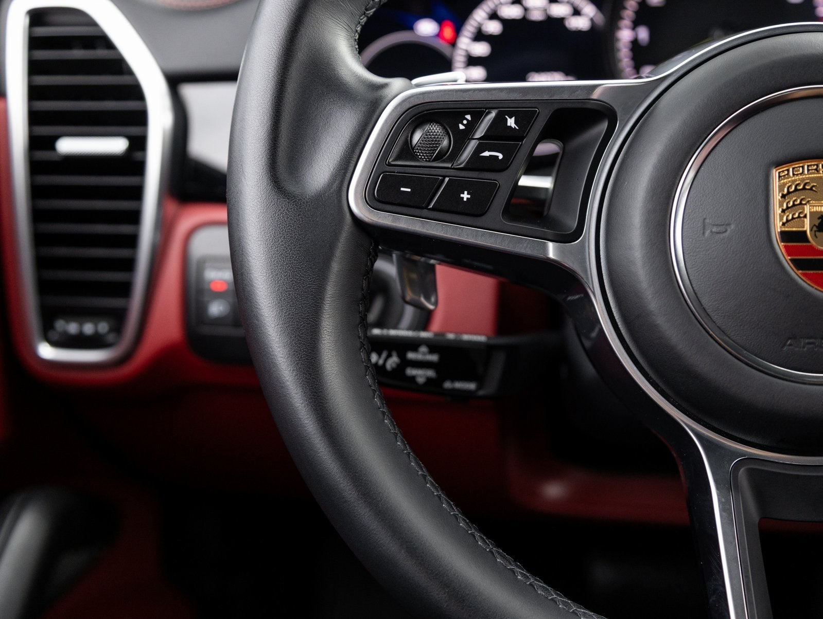 2023 Porsche Cayenne Cayenne E-Hybrid Platinum Edition (MY23)