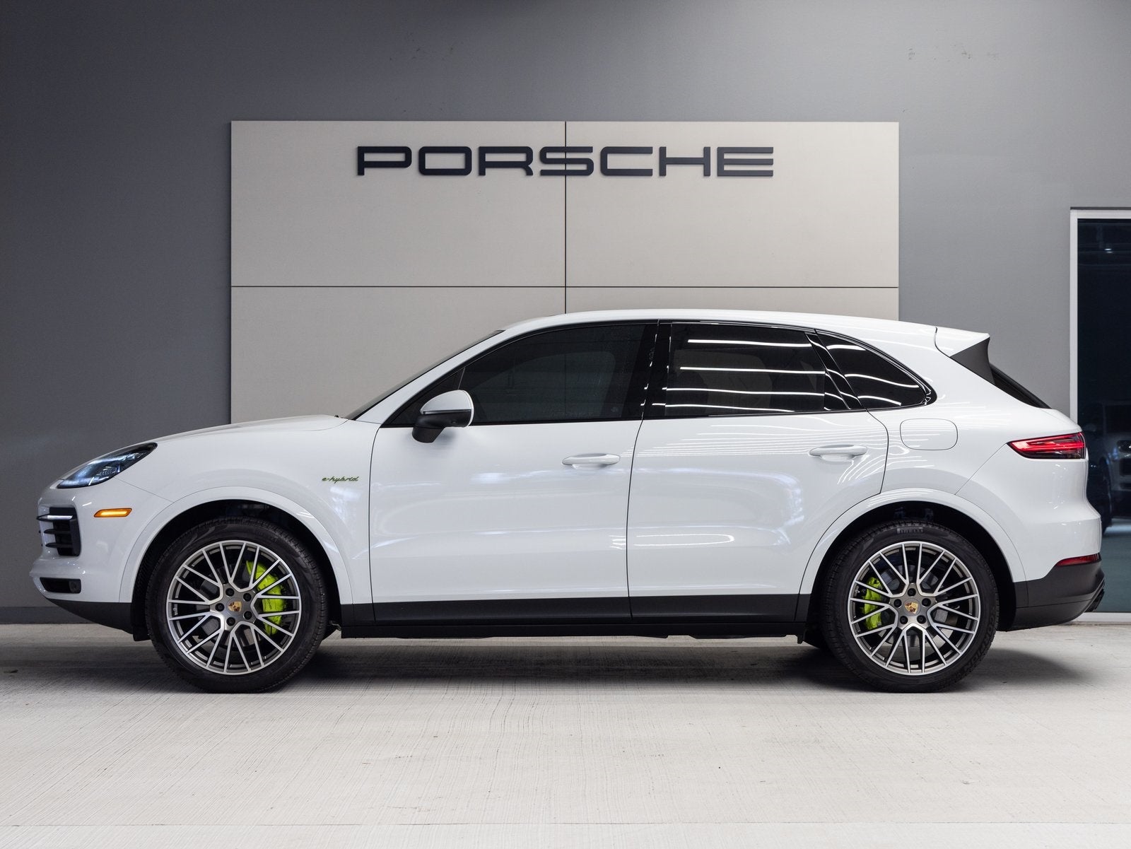 2023 Porsche Cayenne Cayenne E-Hybrid Platinum Edition (MY23)