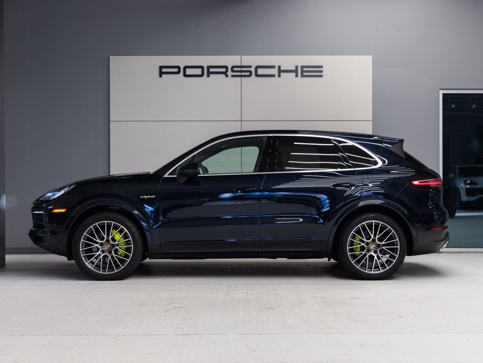 2023 Porsche Cayenne Cayenne E-Hybrid (MY23)