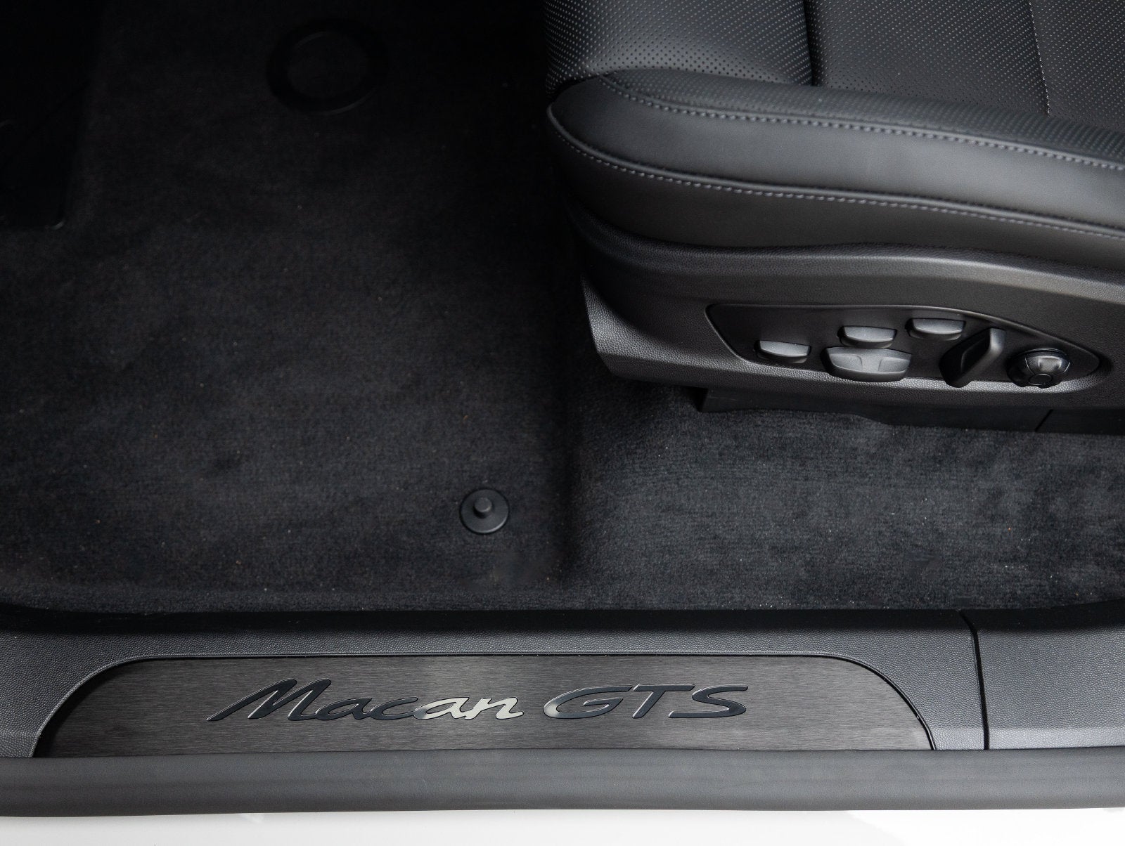 2026 Porsche Macan Macan GTS Electric