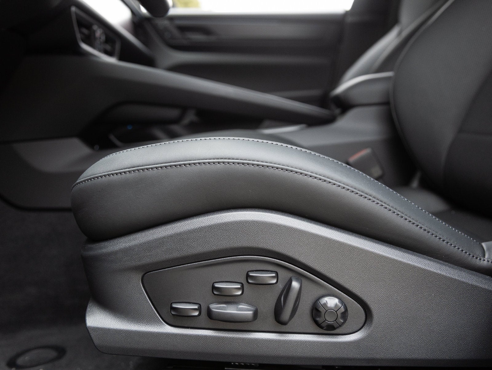 2026 Porsche Macan Macan GTS Electric