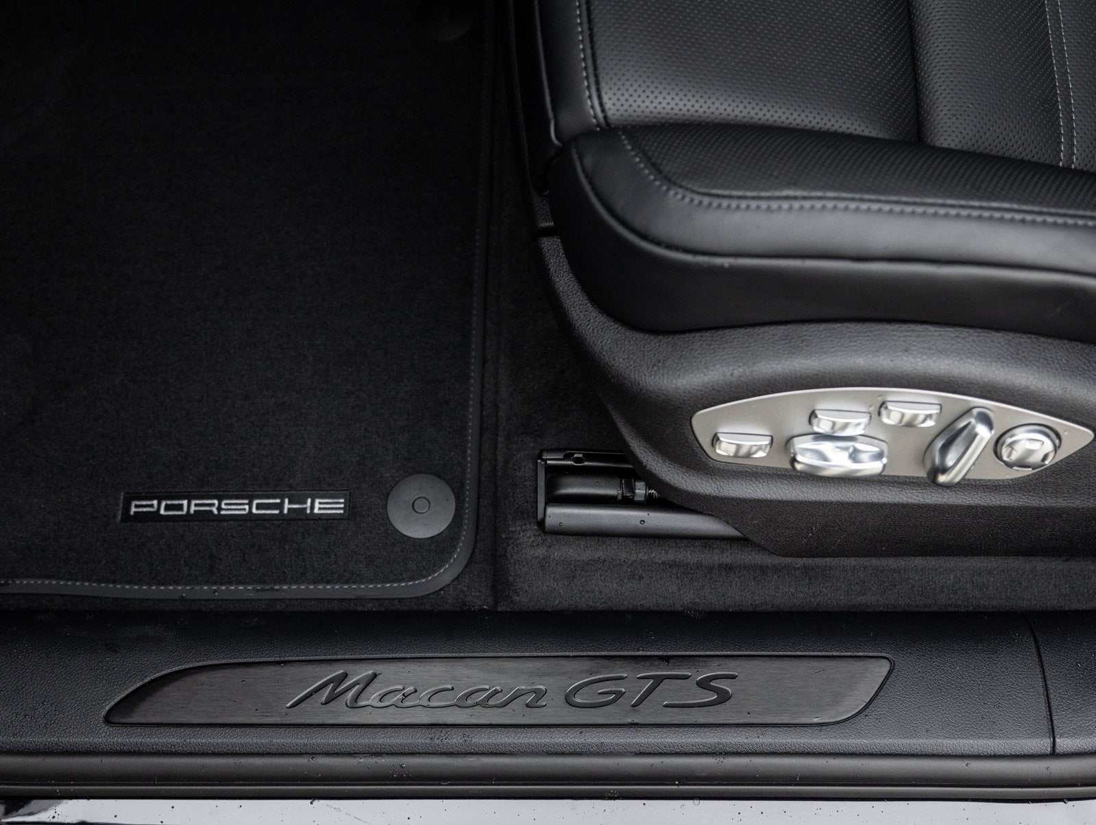 2026 Porsche Macan Macan GTS