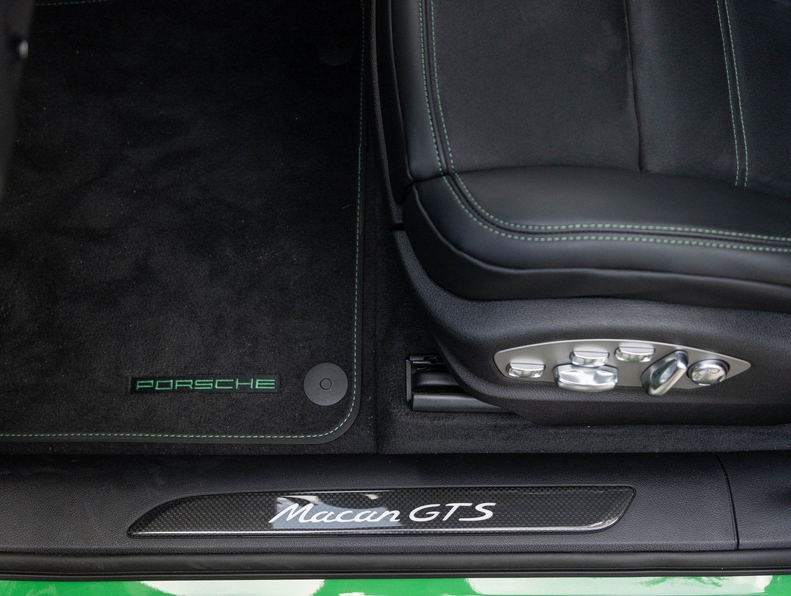 2026 Porsche Macan Macan GTS