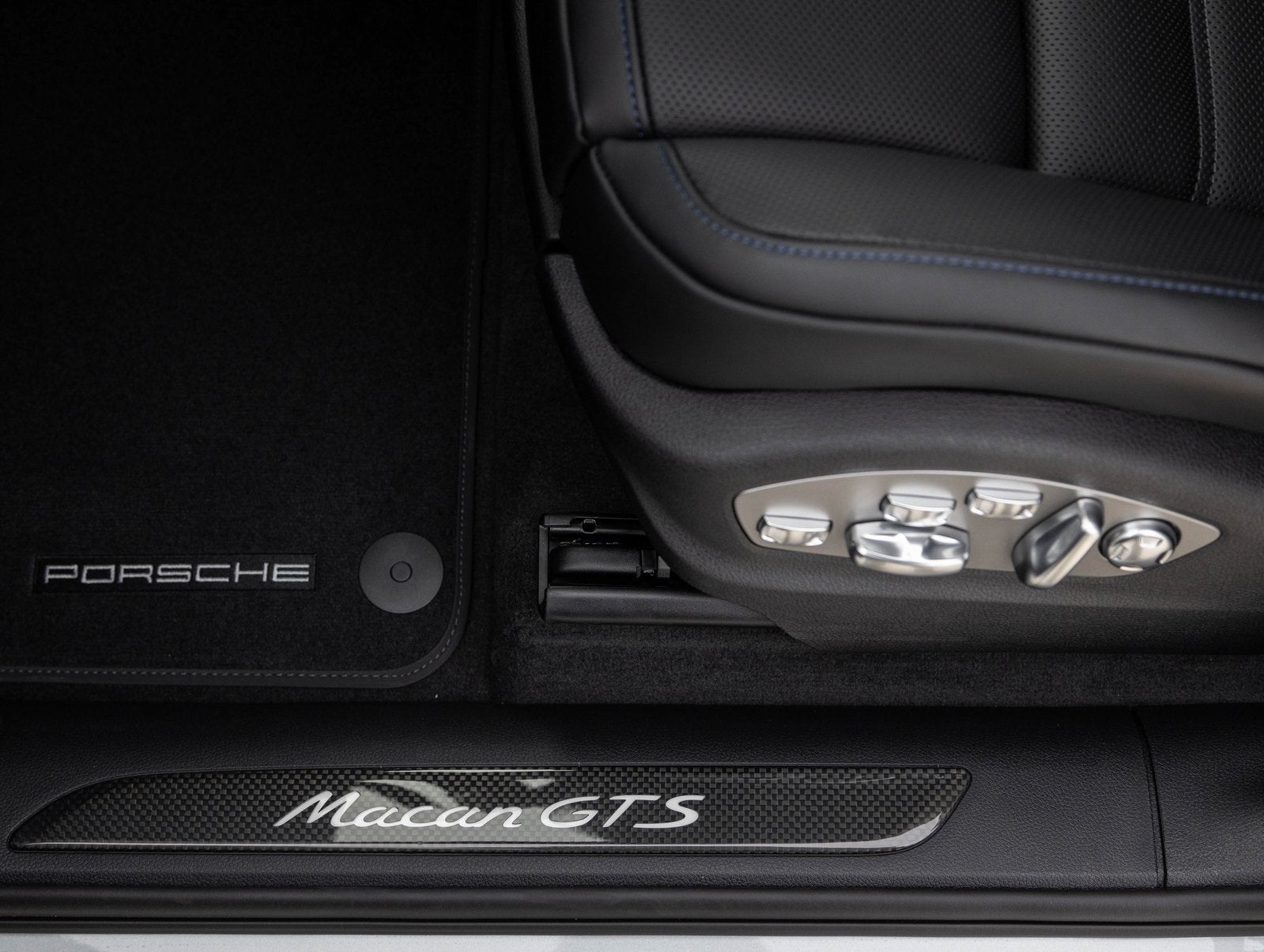 2026 Porsche Macan Macan GTS