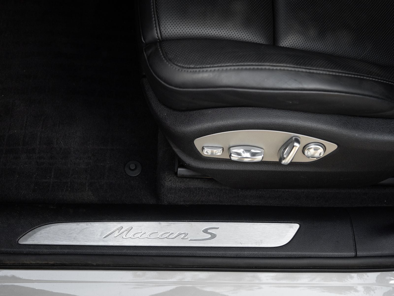 2023 Porsche Macan Macan S