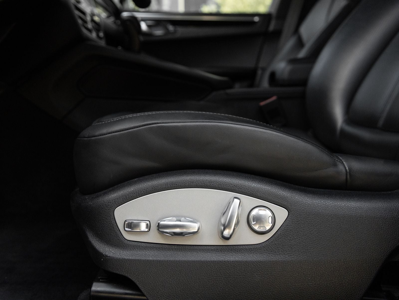 2023 Porsche Macan Macan S