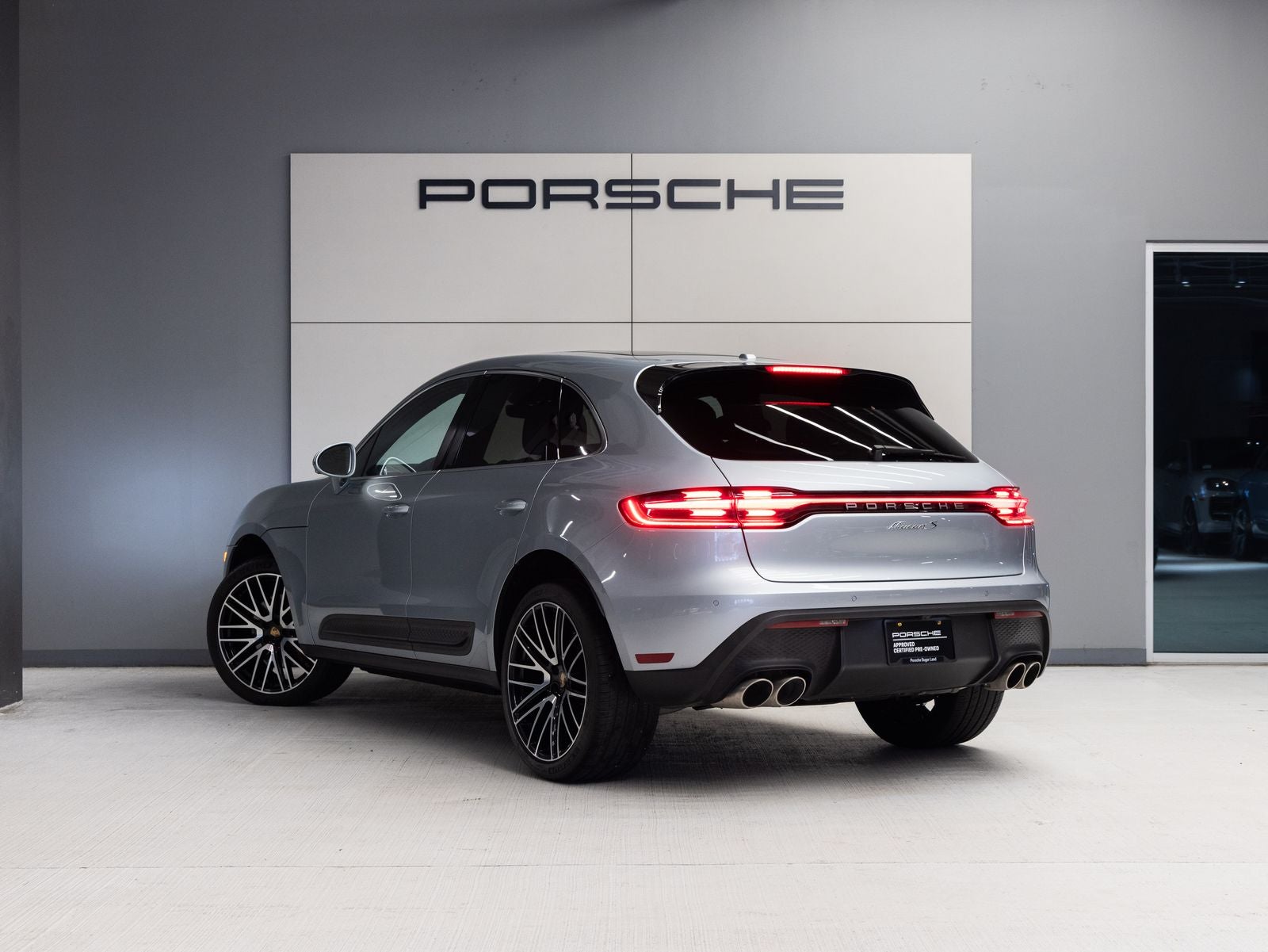 2023 Porsche Macan Macan S (MY23)