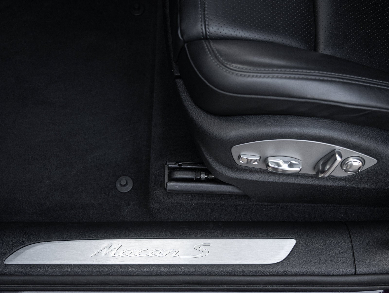 2023 Porsche Macan Macan S