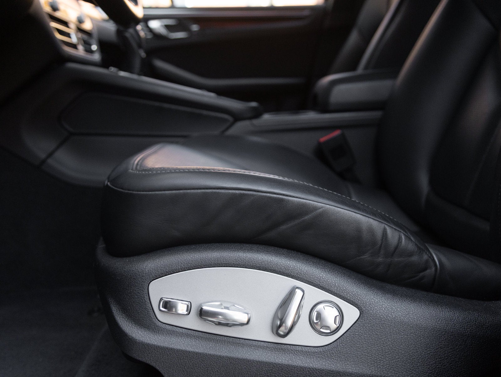 2023 Porsche Macan Macan S